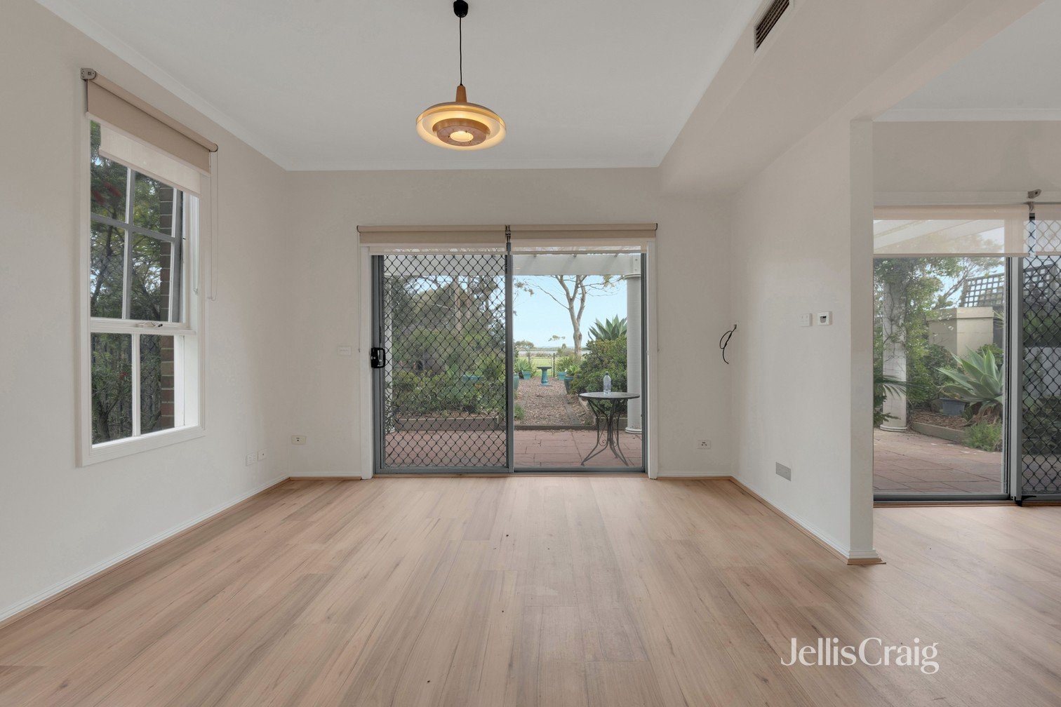 34 McGuire Crescent, Williamstown image 3