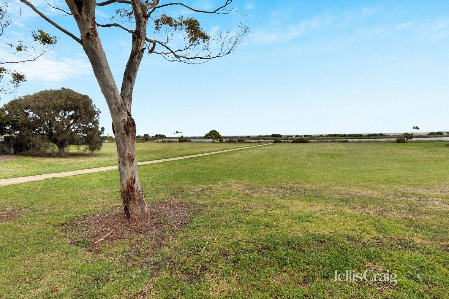 34 McGuire Crescent, Williamstown image 14