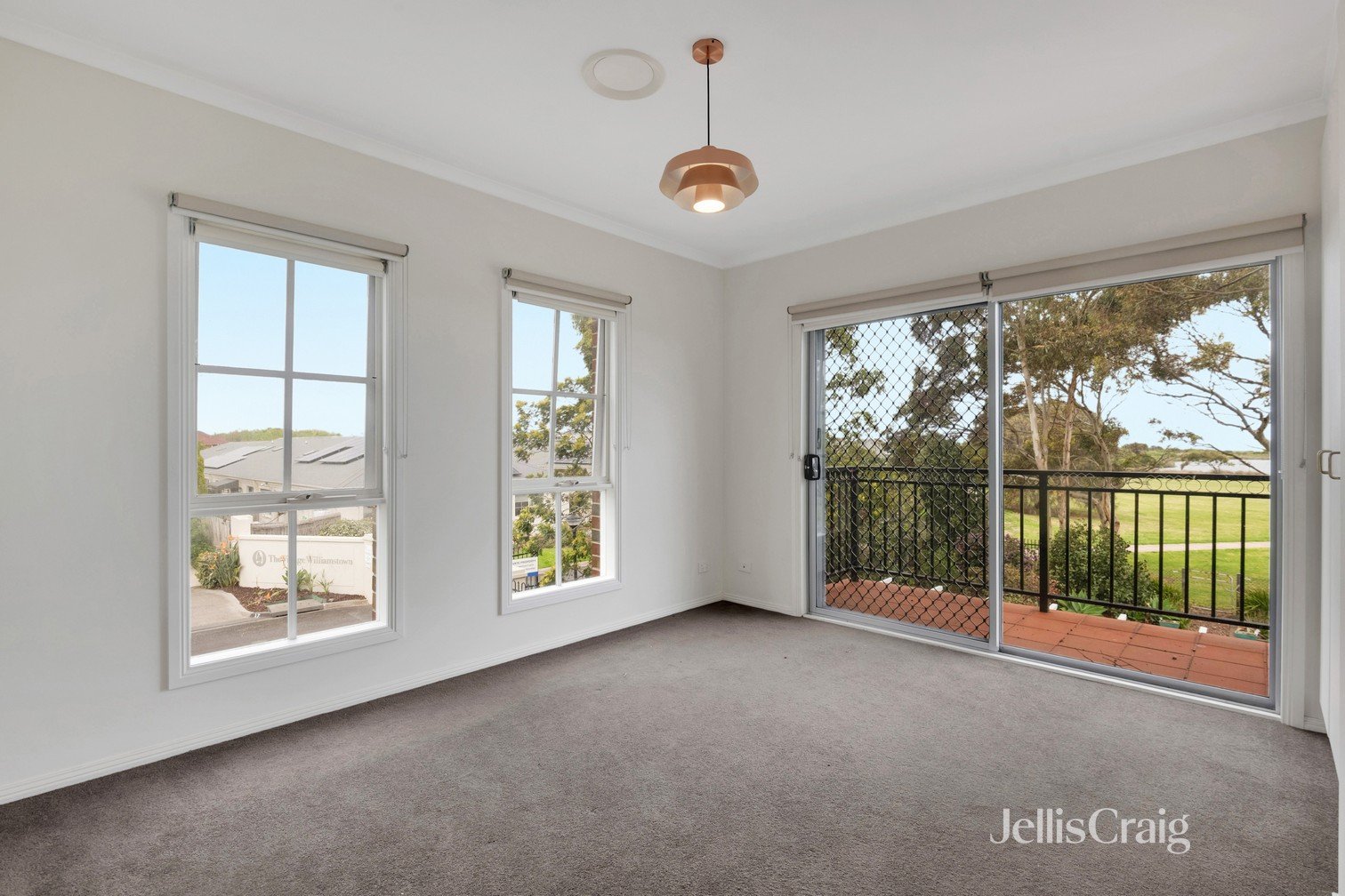 34 McGuire Crescent, Williamstown image 9
