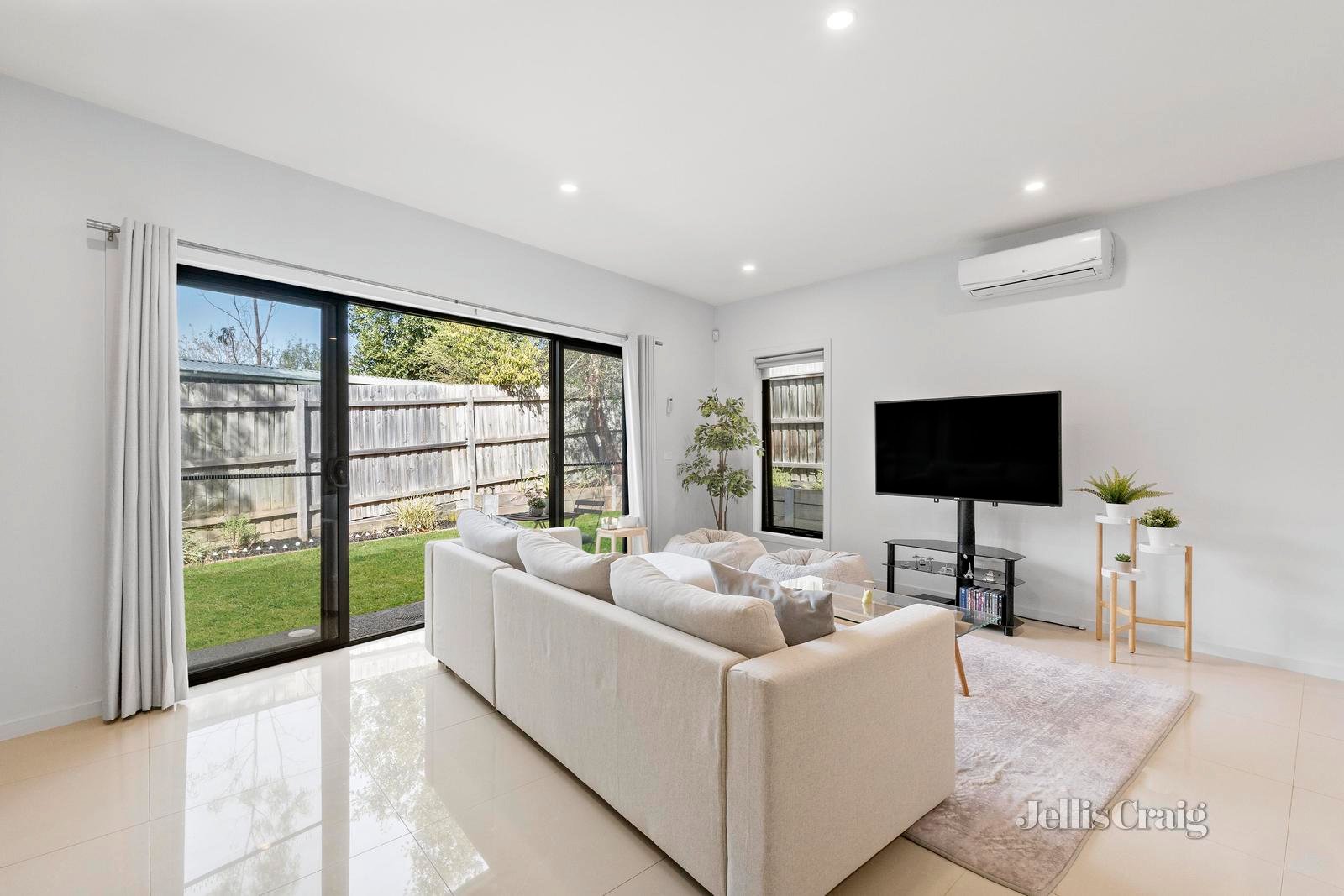 34 Milne Road, Mont Albert North image 2
