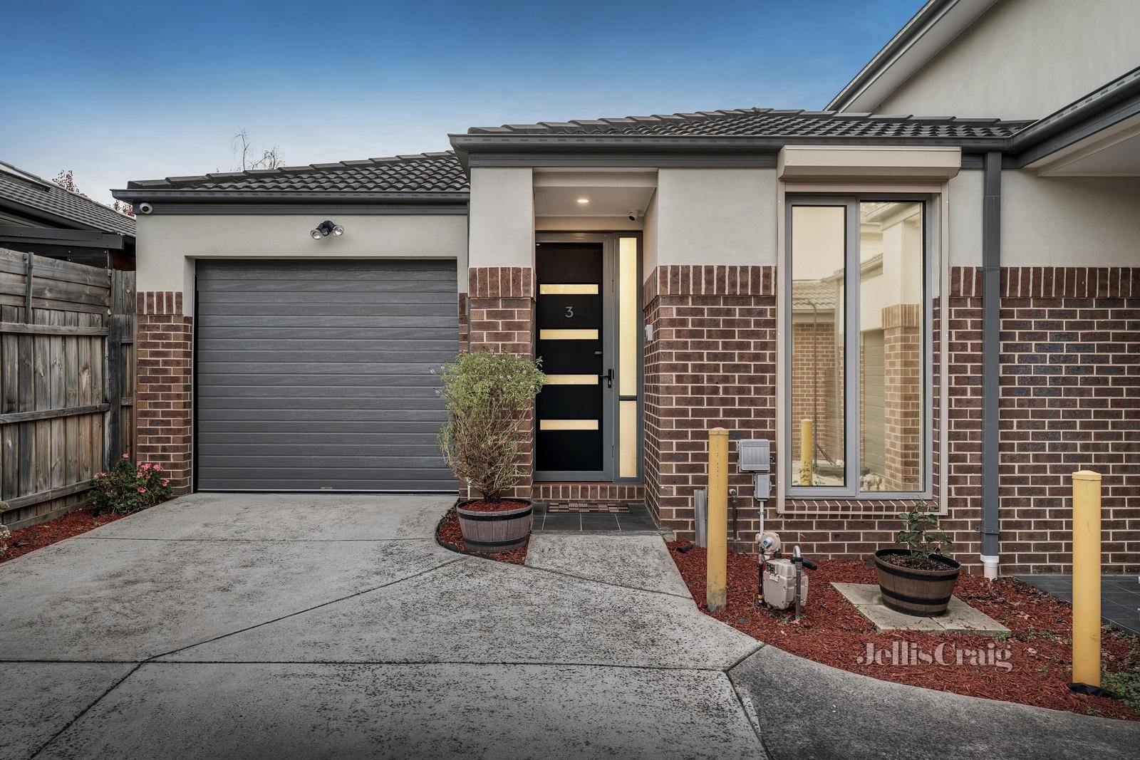 3/4 Milne Street, Mitcham image 1