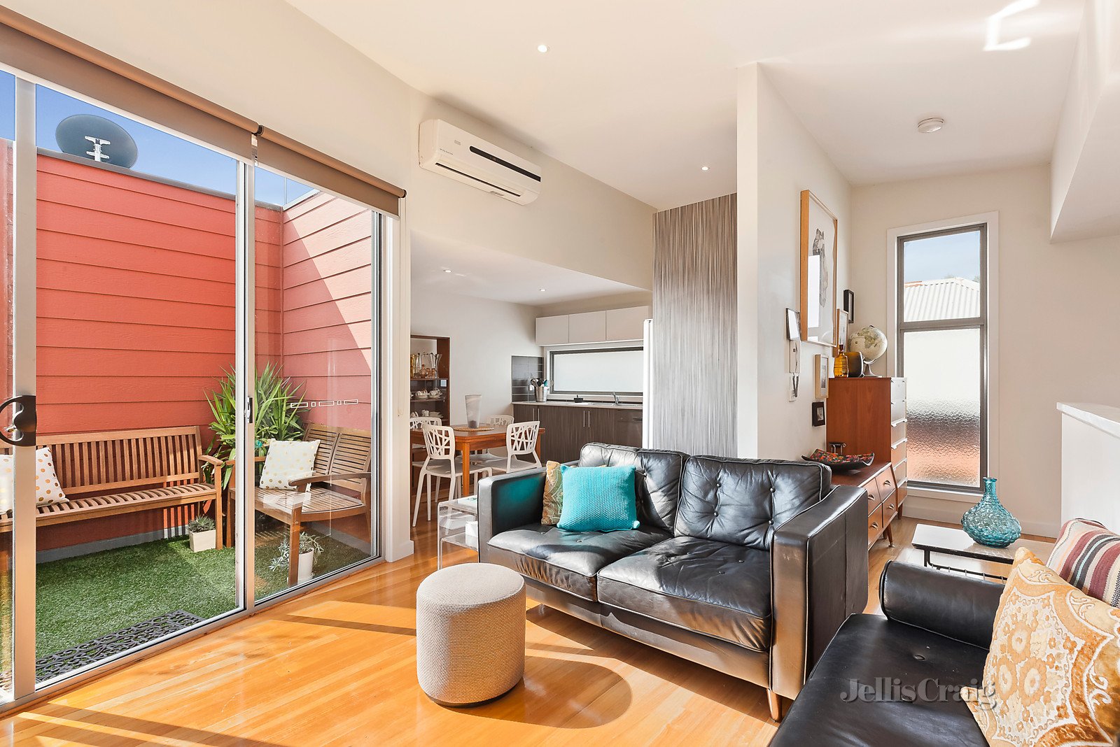 3/4 Mitchell Street, Brunswick image 2