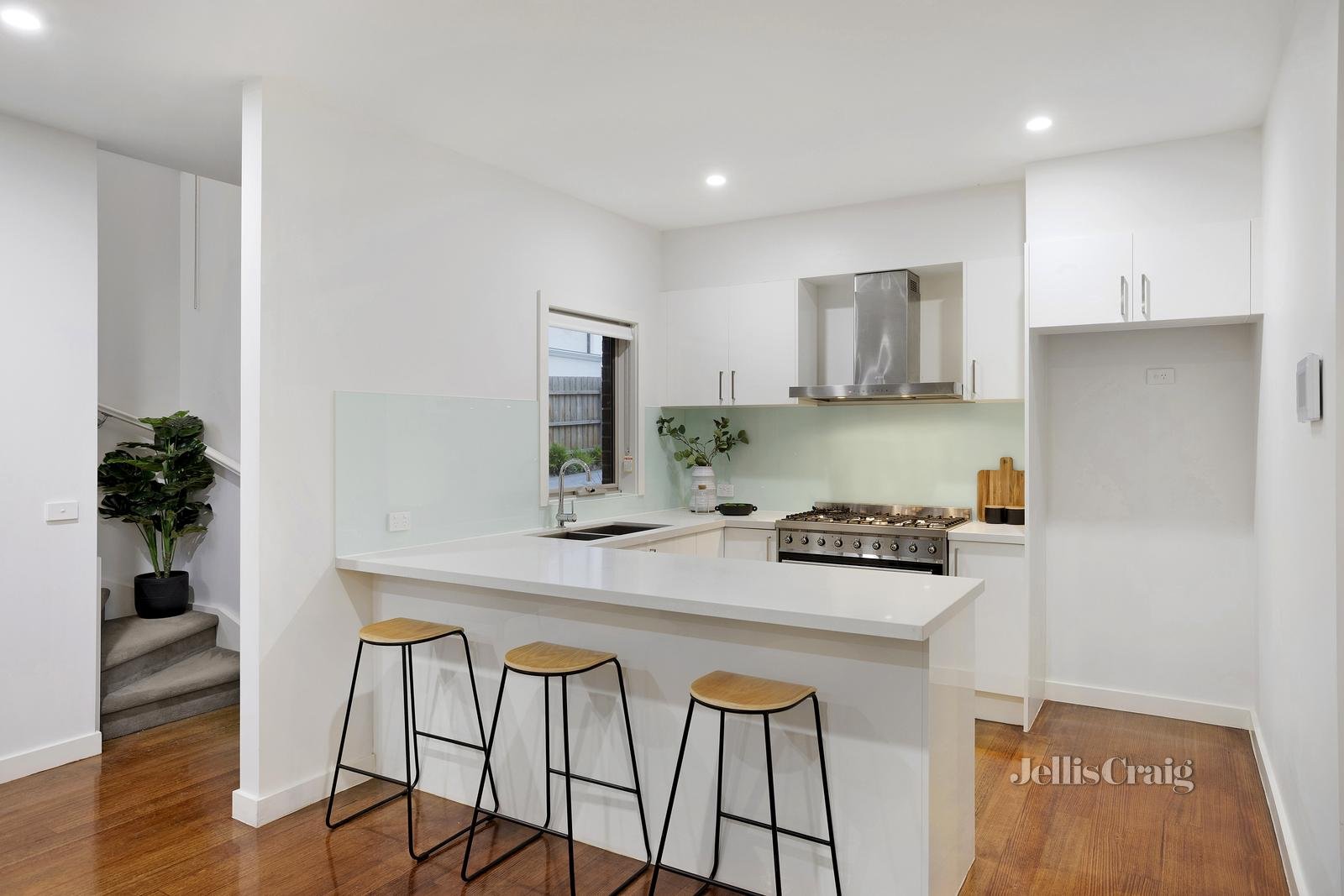 3/4 Morrison Court, Mount Waverley image 3