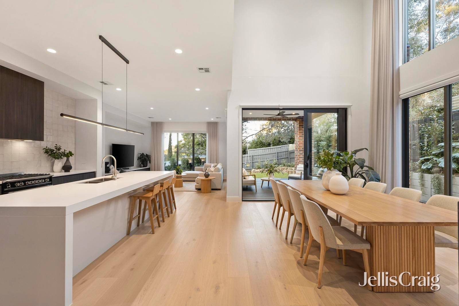 34 Panorama Avenue, Ringwood&nbsp;North image 2