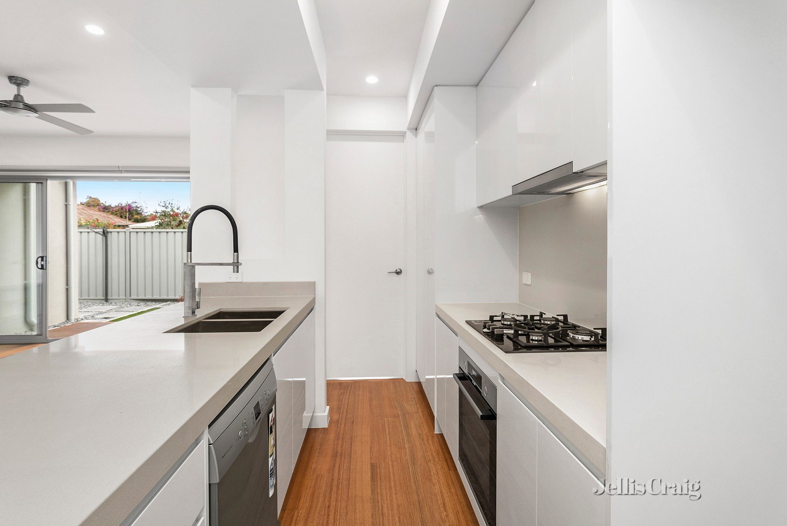 3/4 Percy Street, Newport image 4