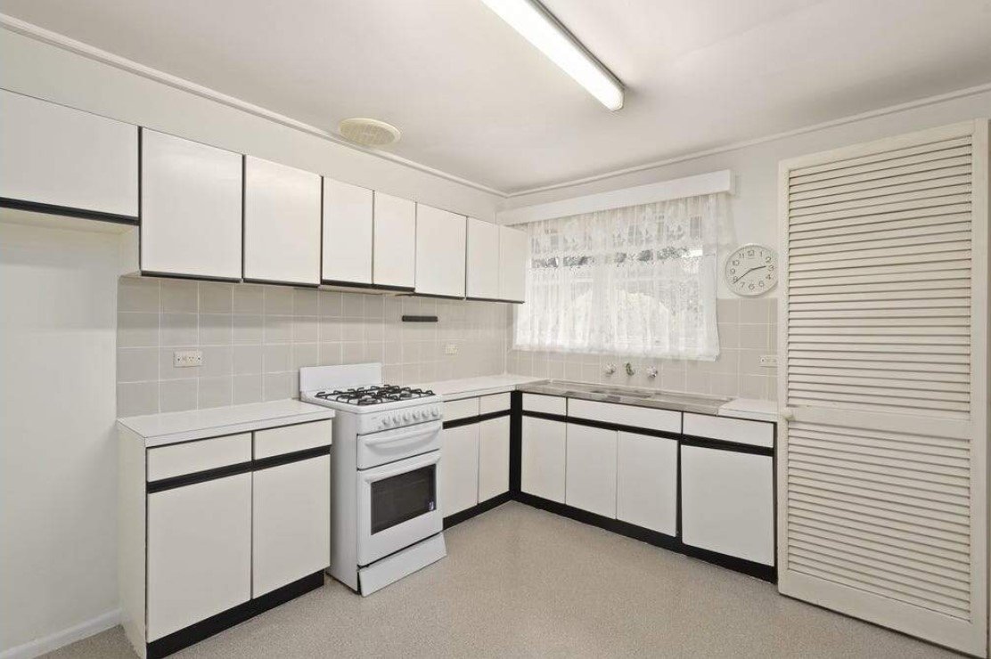 3/4 Raynes Street, Balwyn image 4