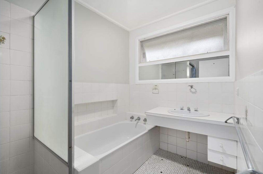 3/4 Raynes Street, Balwyn image 7