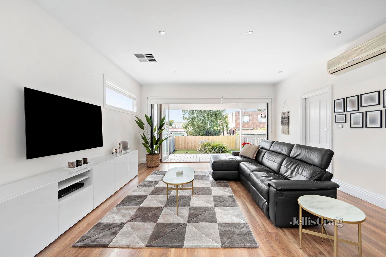 34 Robinson Street, Moonee Ponds image 3