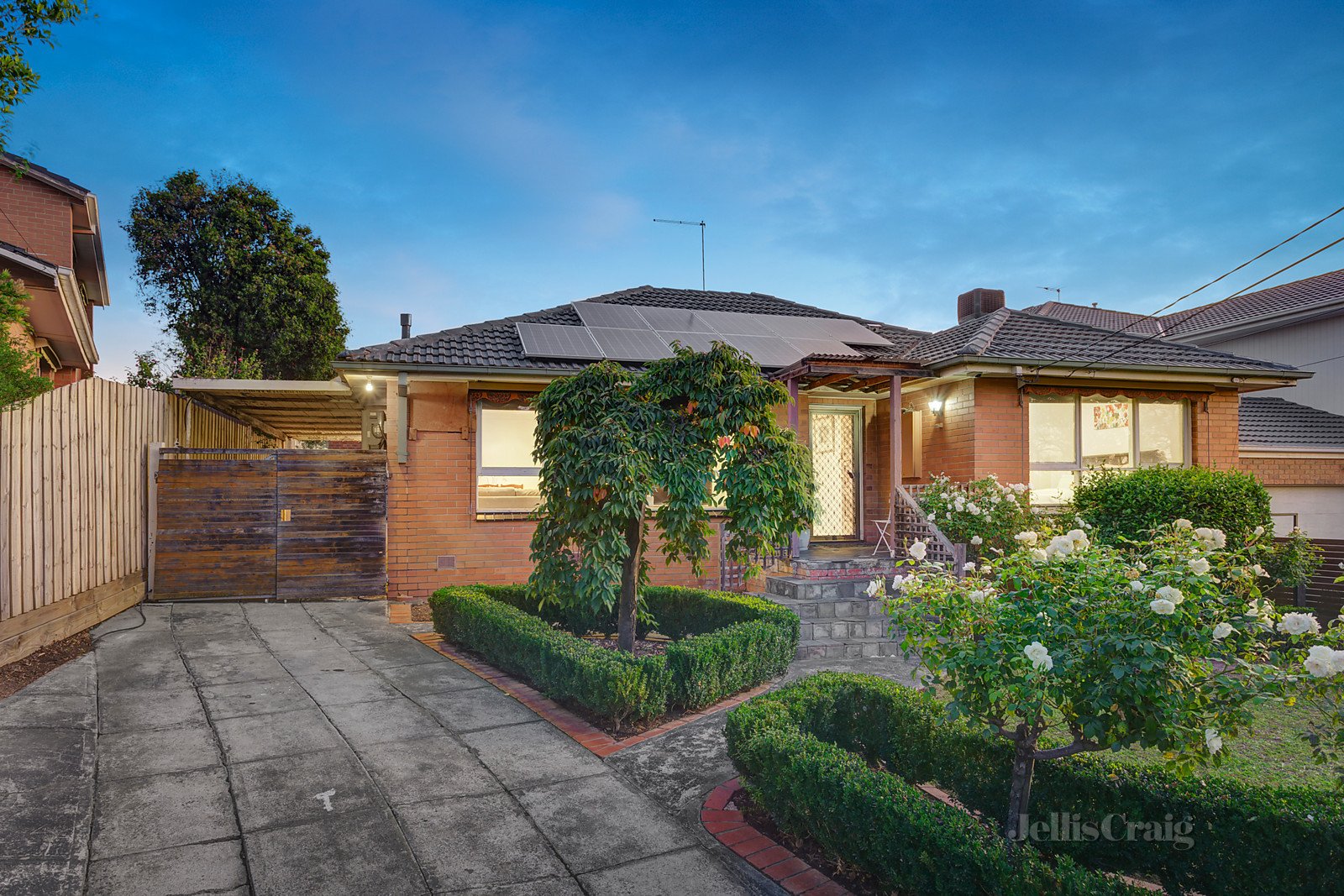 34 Rochdale Drive, Burwood East image 1