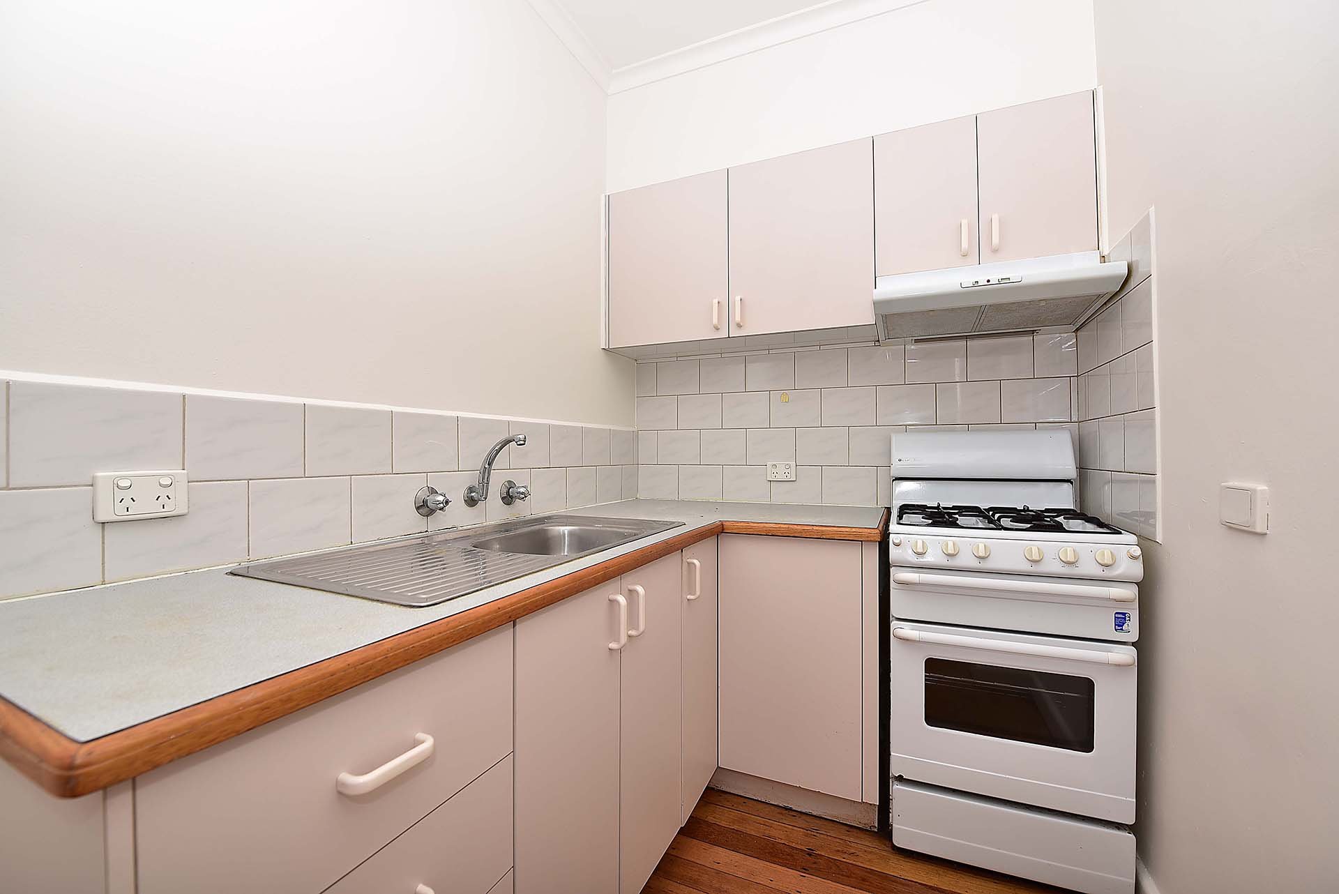 3 / 4 Rosedale Avenue GLEN HUNTLY, VIC 3163