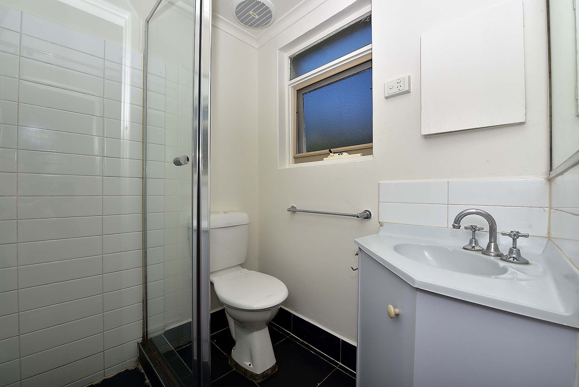 3 / 4 Rosedale Avenue GLEN HUNTLY, VIC 3163