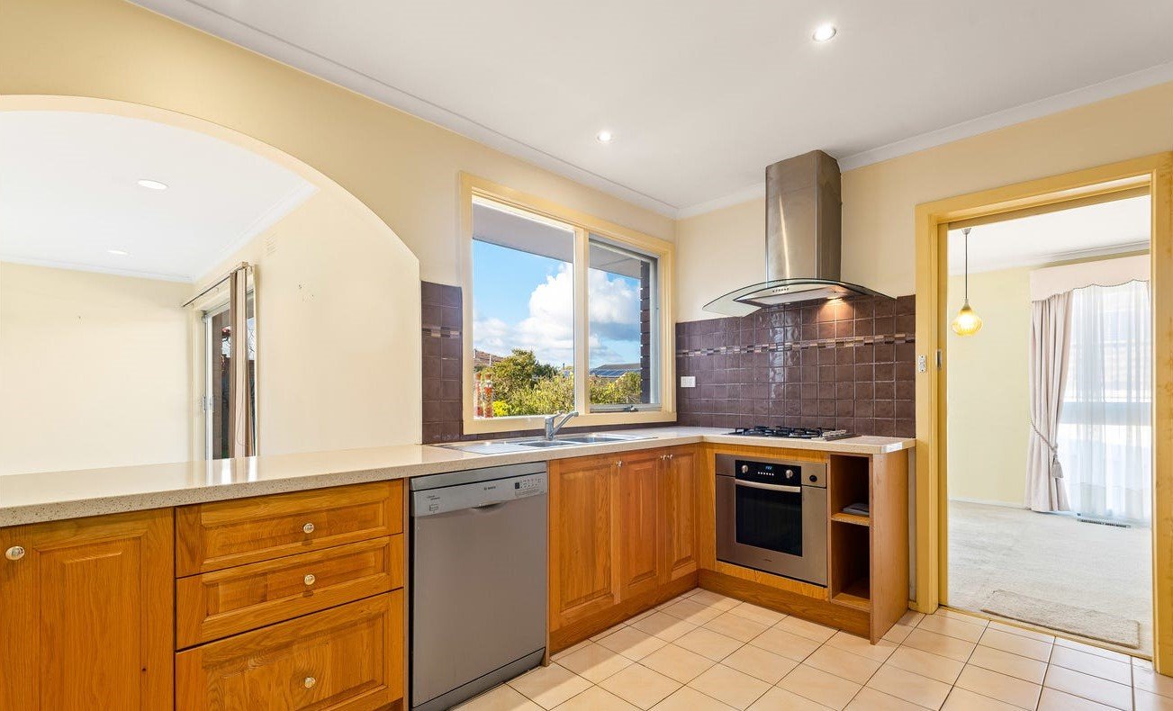 34 Rowan Street, Doncaster East image 2