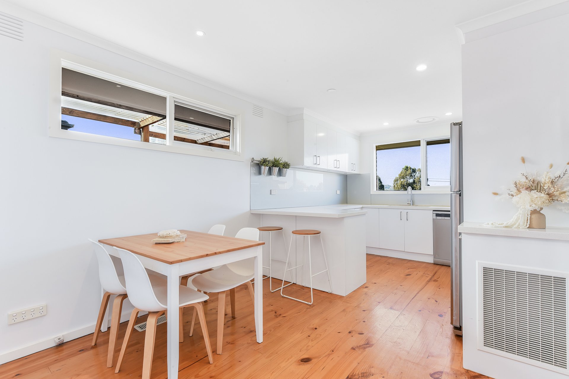 3/4 Saladin Avenue, Glen Waverley image 2