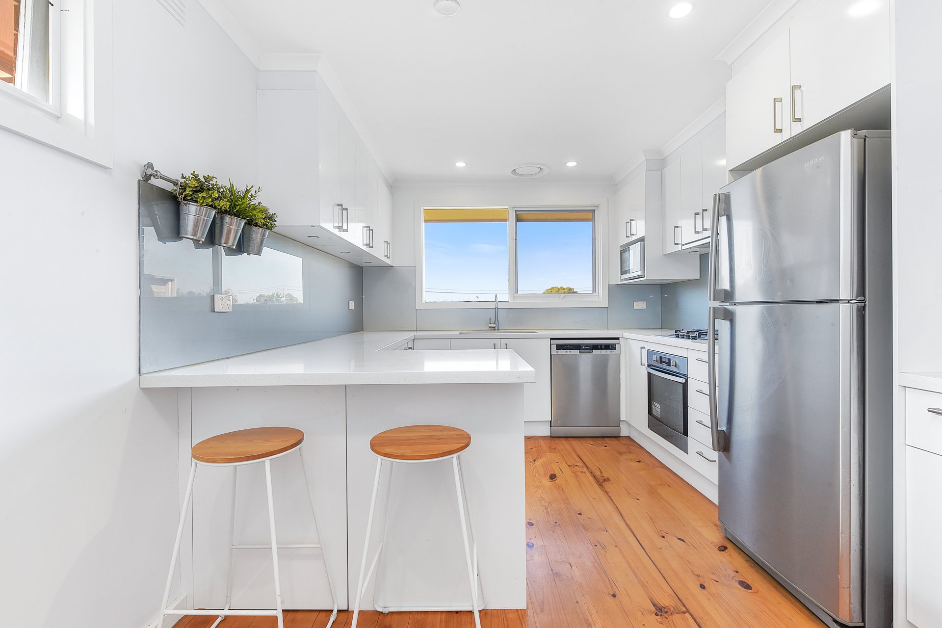 3/4 Saladin Avenue, Glen Waverley image 1