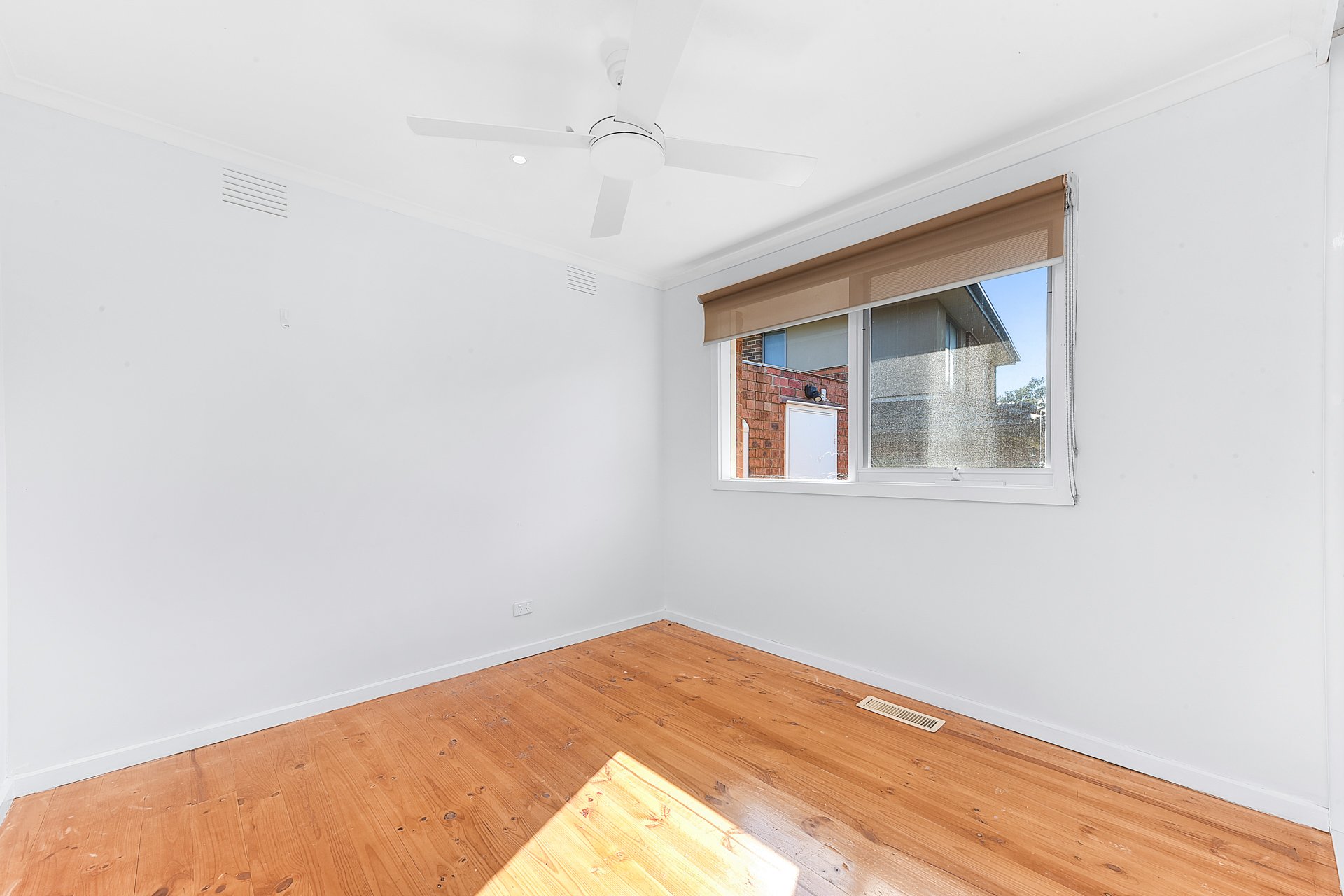3/4 Saladin Avenue, Glen Waverley image 4