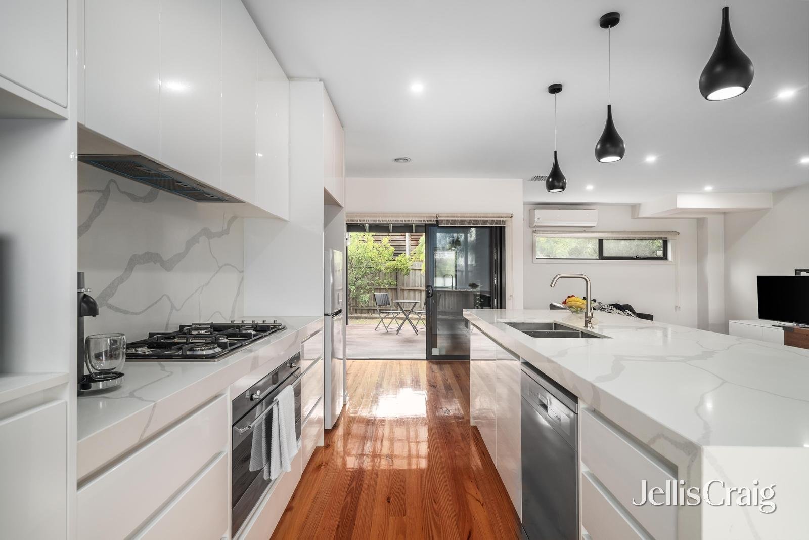 34 Southern Road, Mentone image 3