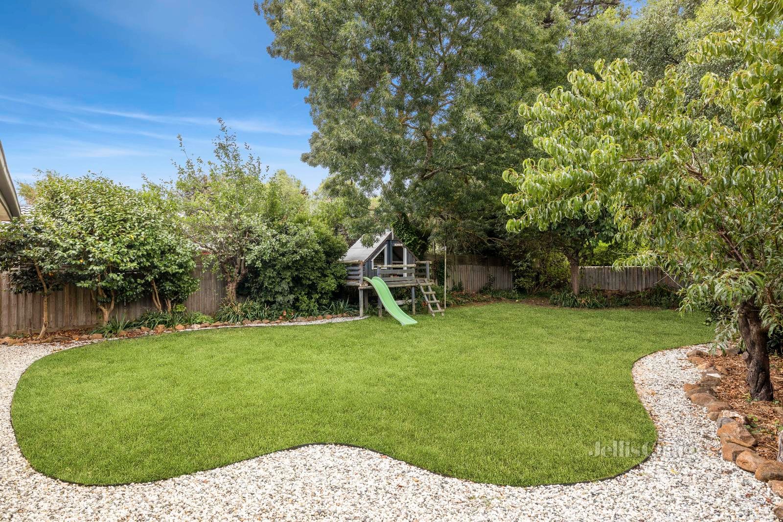 34 Stuart Drive, Woodend image 11