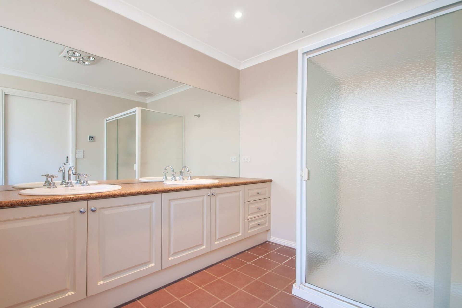 34 Tudor Drive, Mooroolbark image 5