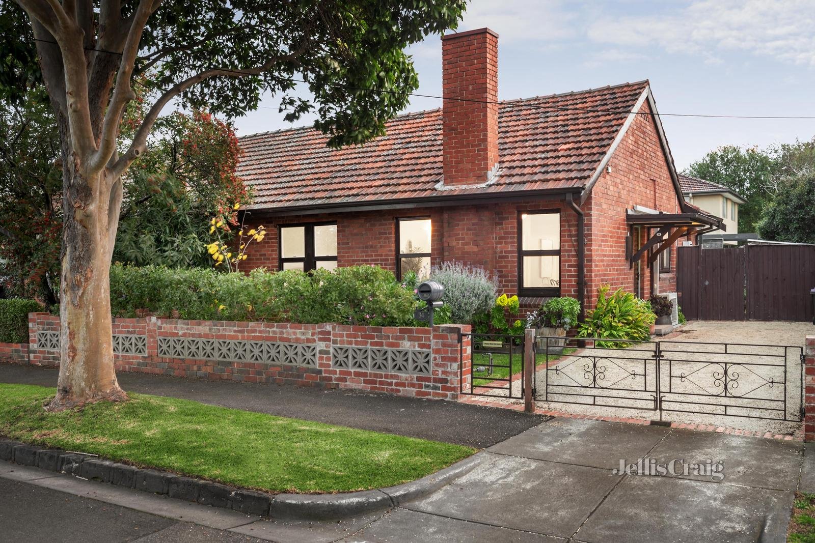 34 Tudor Street, Richmond image 1