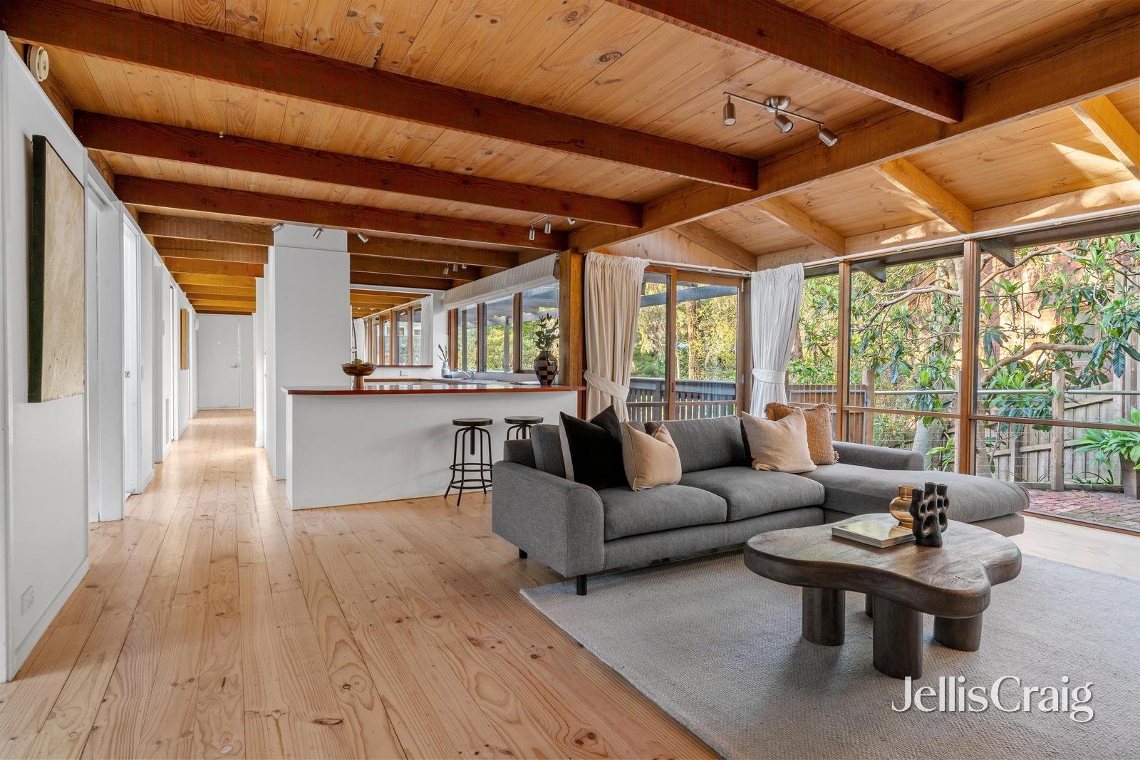 34 Valonia Drive, Eltham image 3