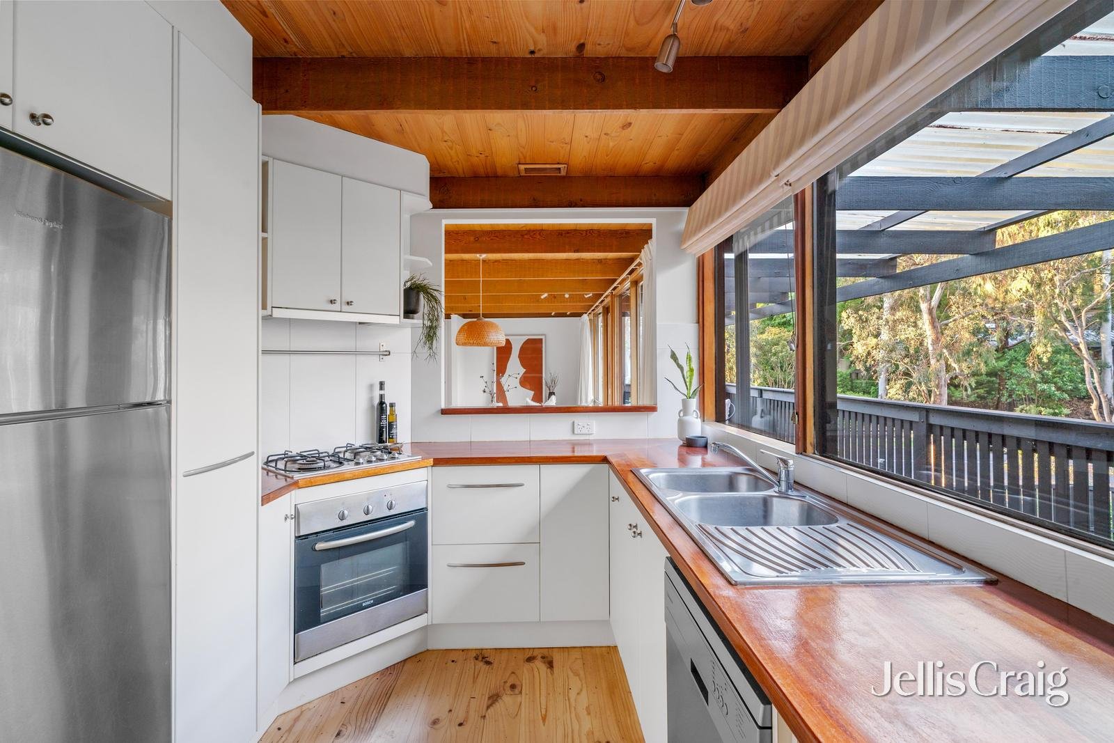 34 Valonia Drive, Eltham image 4