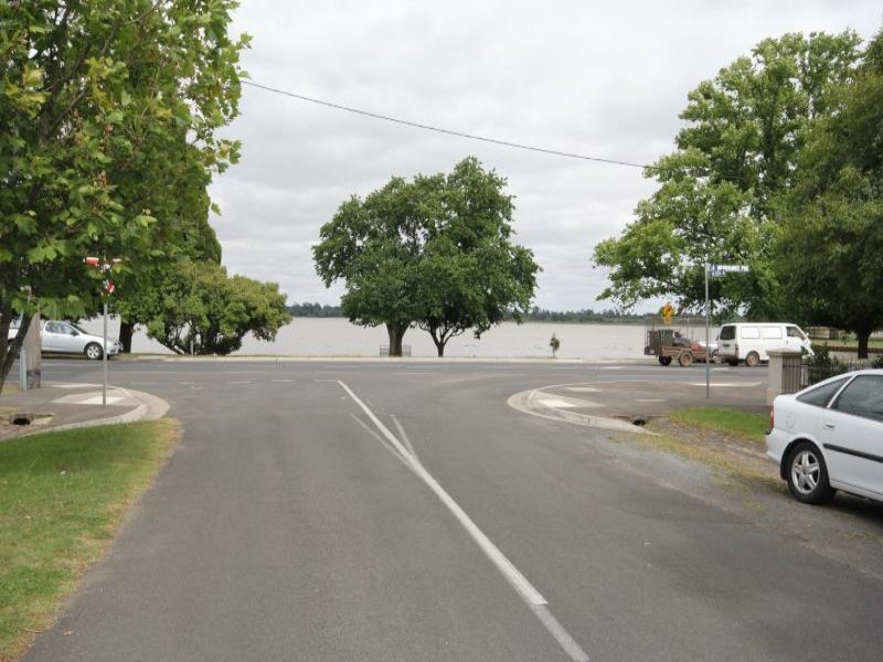 34. Victoria Avenue, Lake Wendouree image 12