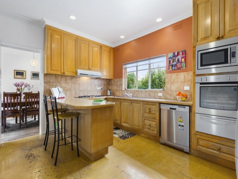 34 Violet Grove, Kew East image 5