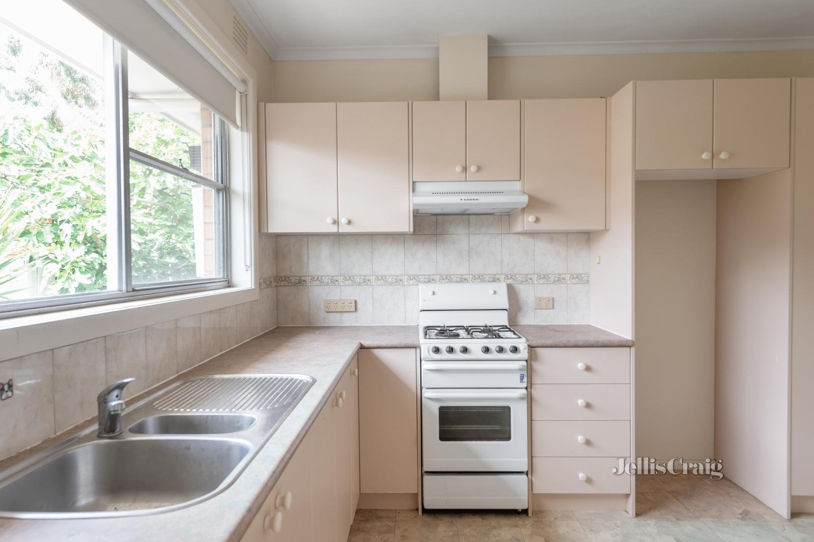 3/4 Westminster Street, Balwyn image 3