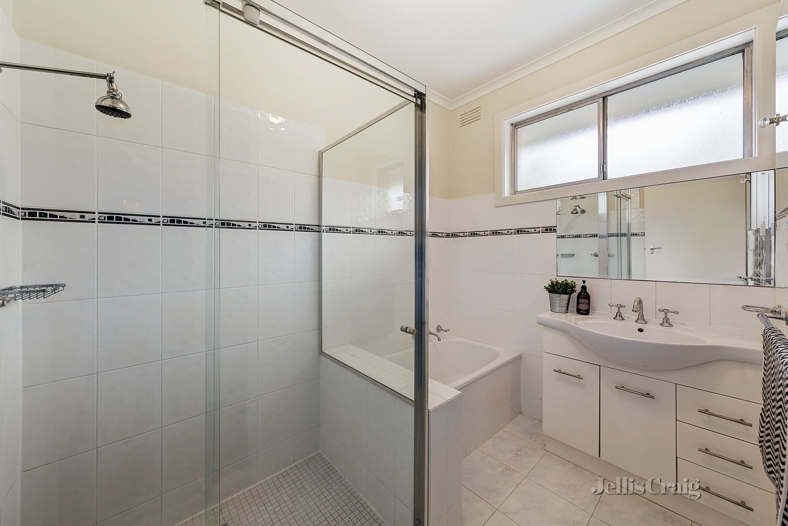 3/4 Westminster Street, Balwyn image 7