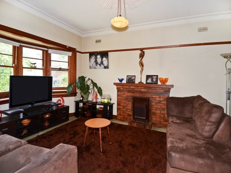 34 William Street, Newtown image 3