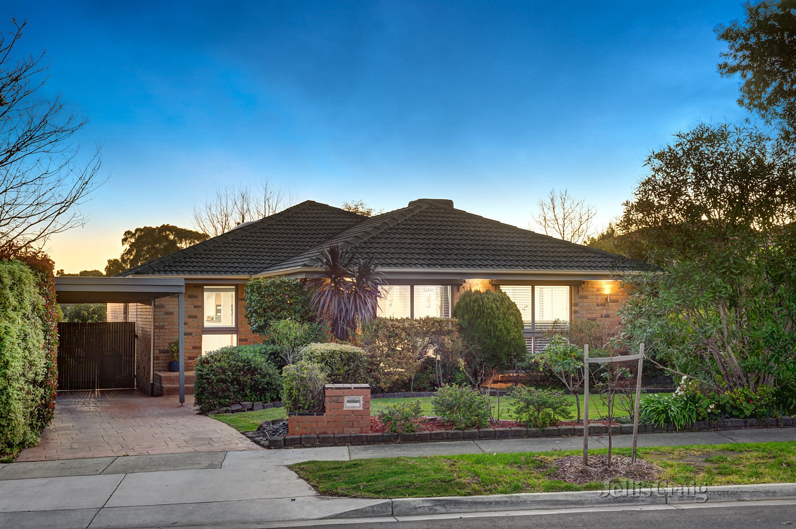 34 Windermere Drive, Ferntree Gully image 1