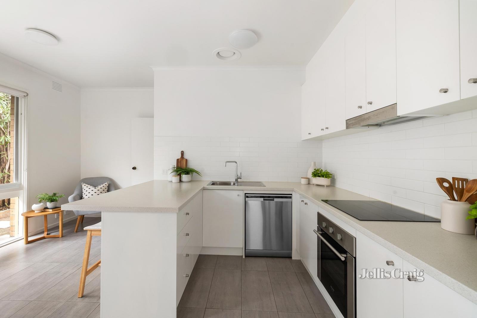 3/4 Wynyeh Street, Malvern East image 4