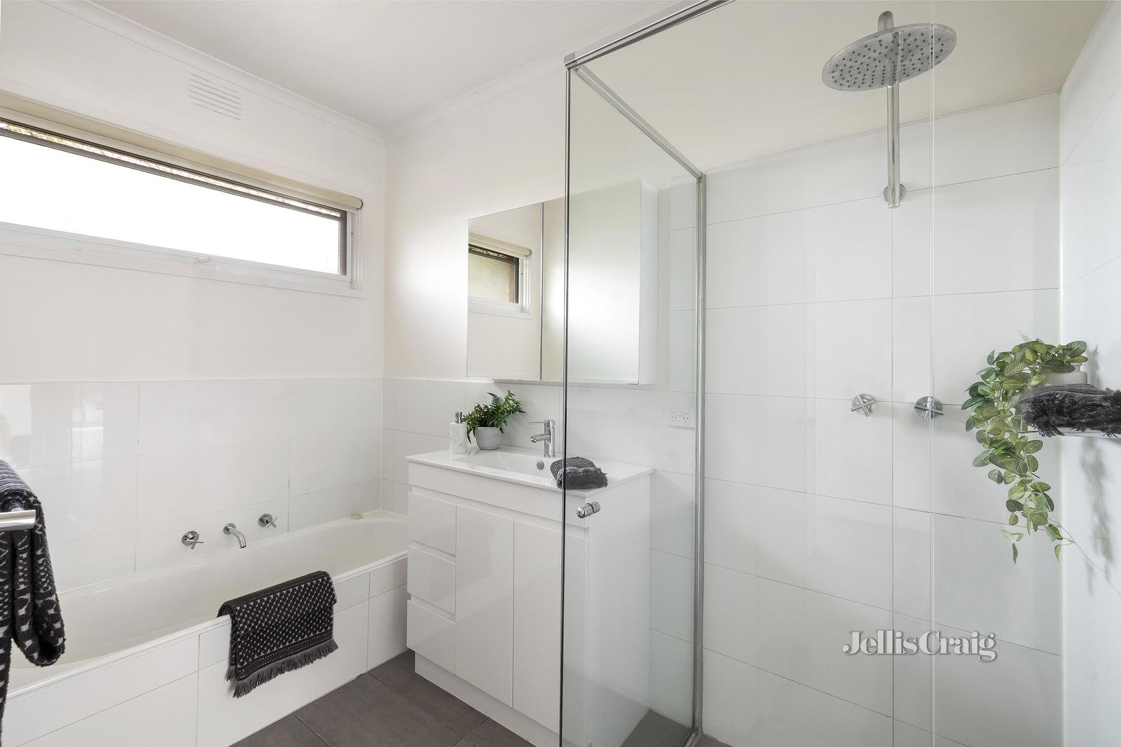 3/4 Wynyeh Street, Malvern East image 6