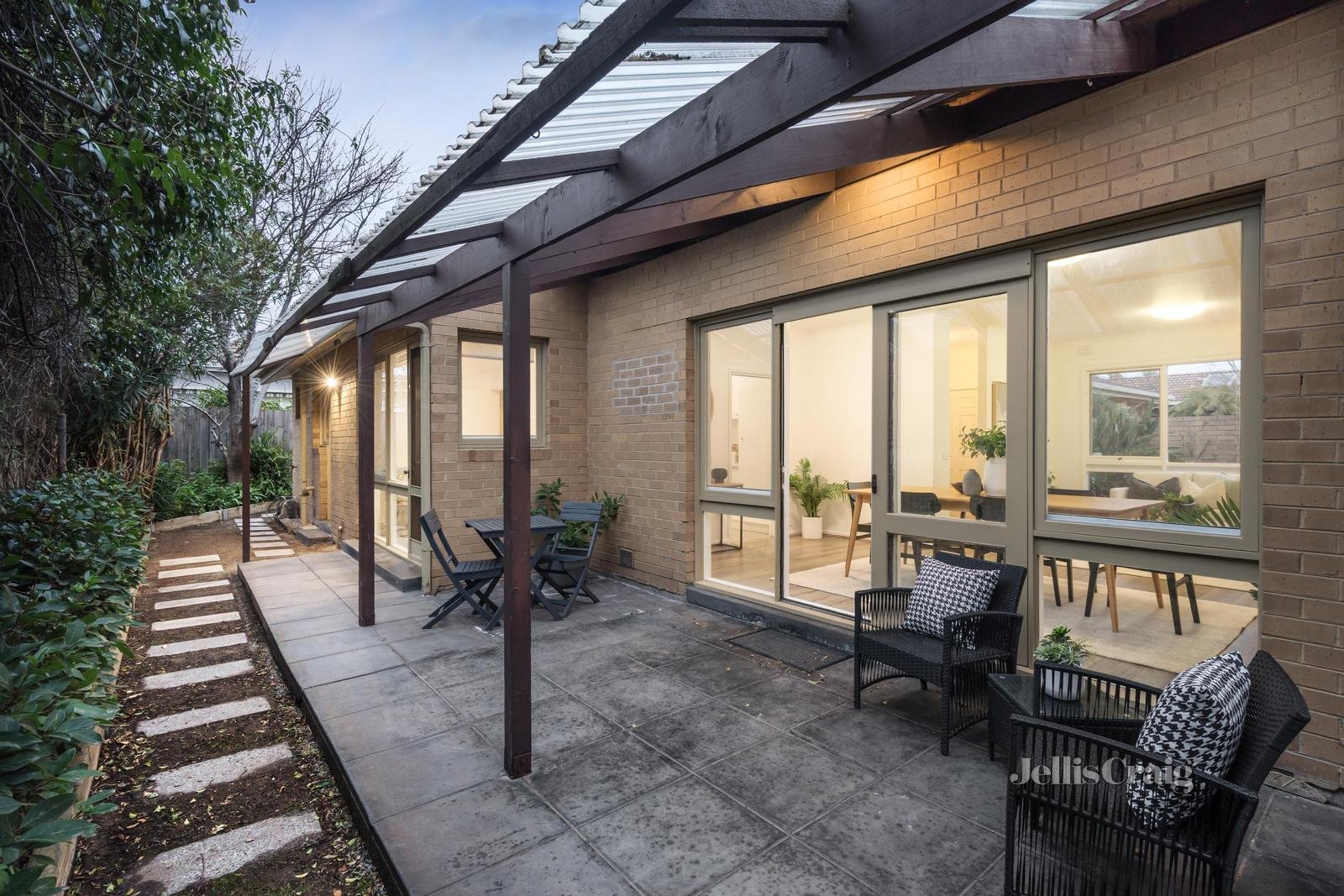 3/4 Wynyeh Street, Malvern East image 8
