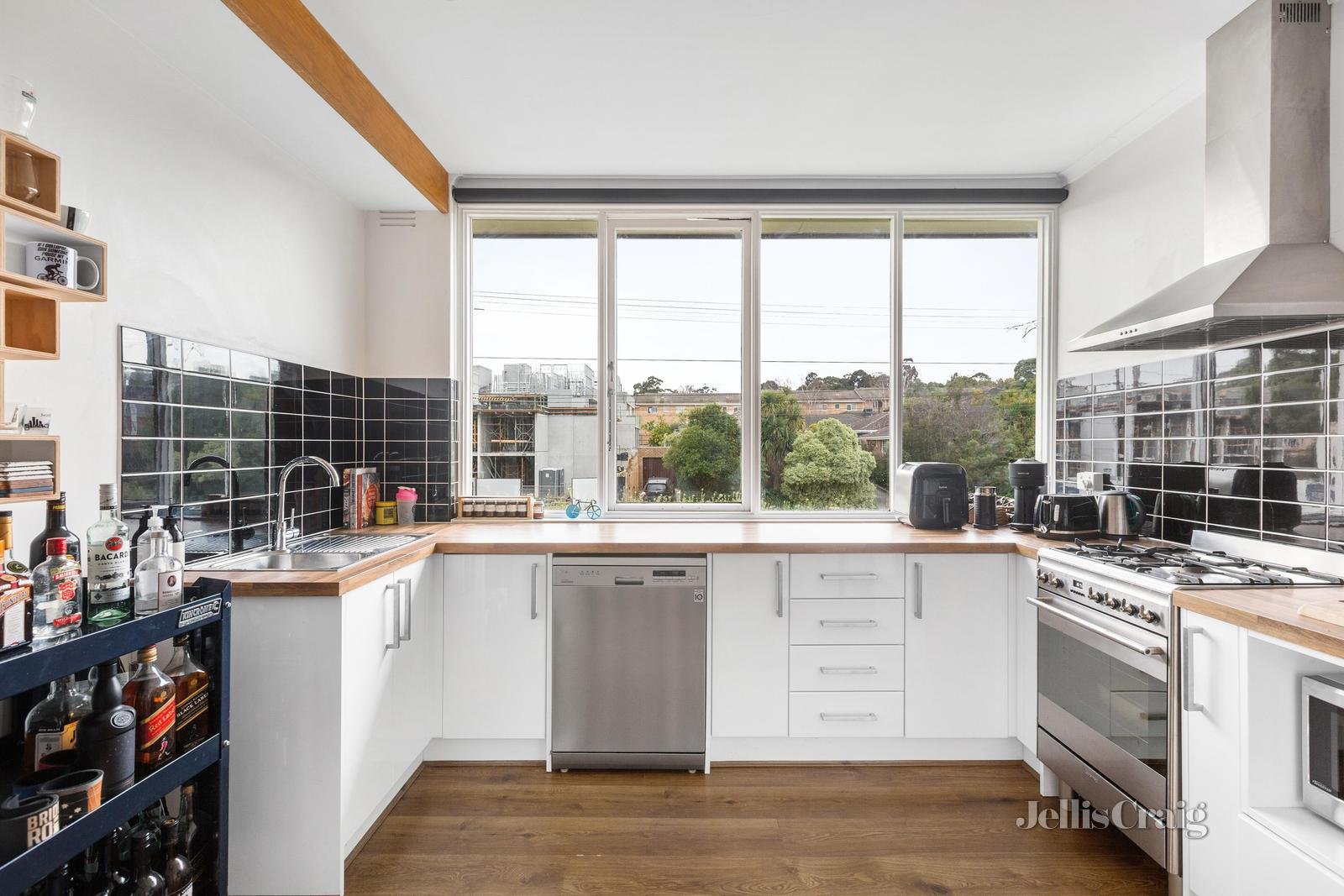 3/402 Whitehorse Road, Surrey Hills image 2