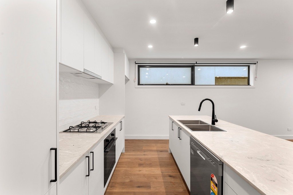 3/42-44 Crevelli Street, Reservoir image 3