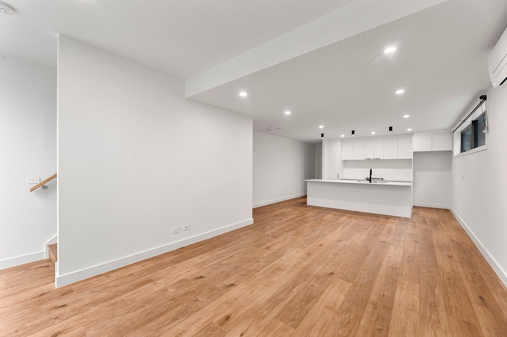 3/42-44 Crevelli Street, Reservoir image 2