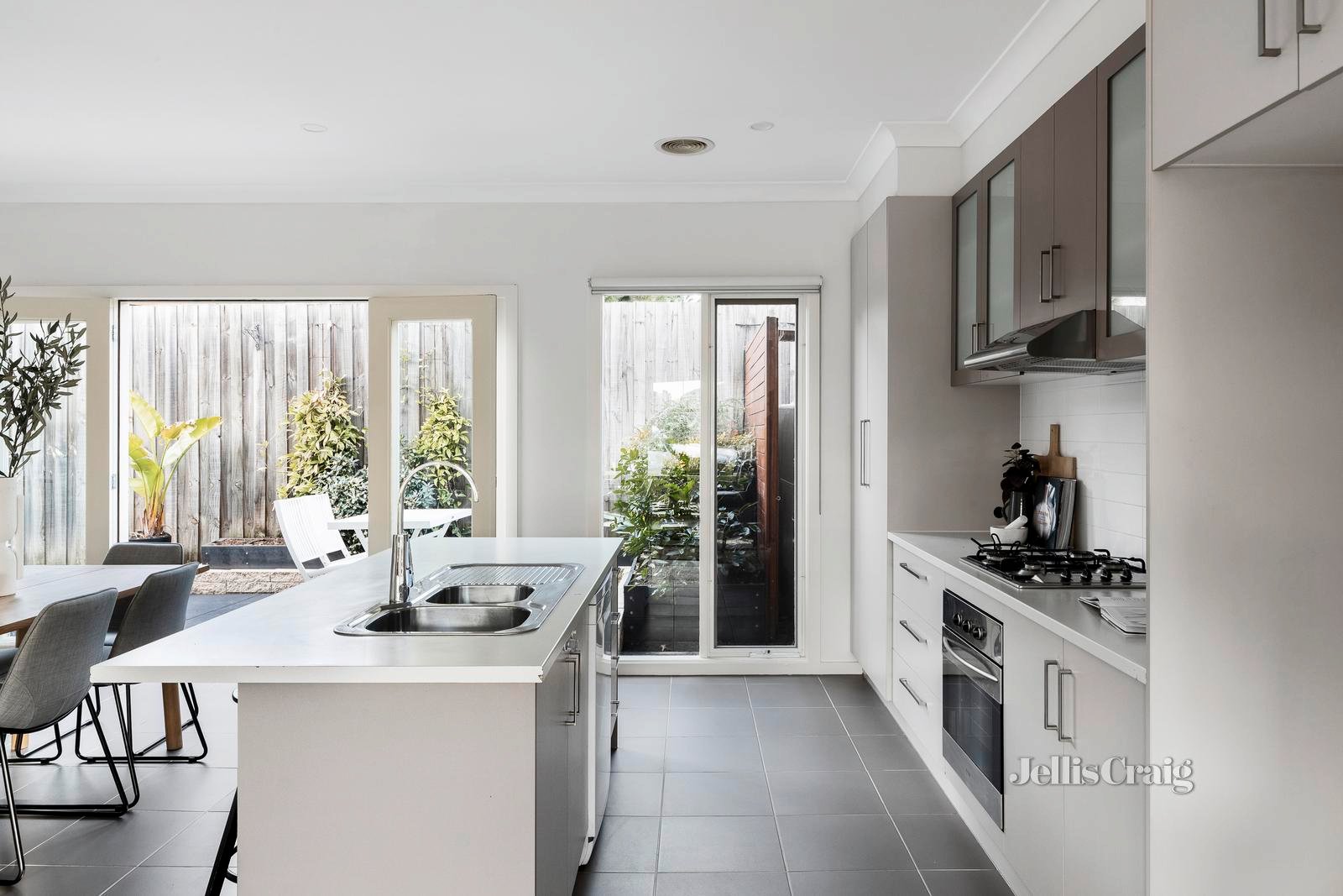343 Gillies Street, Thornbury image 4