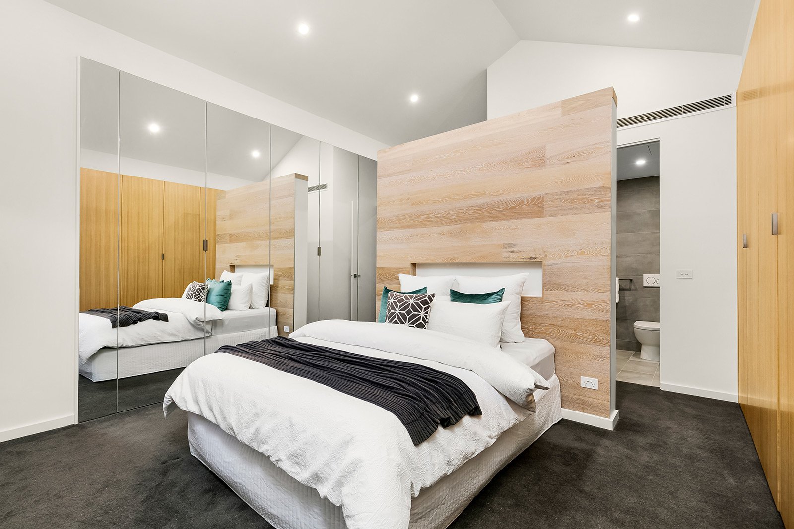 Property Gallery Thumbnail 3
