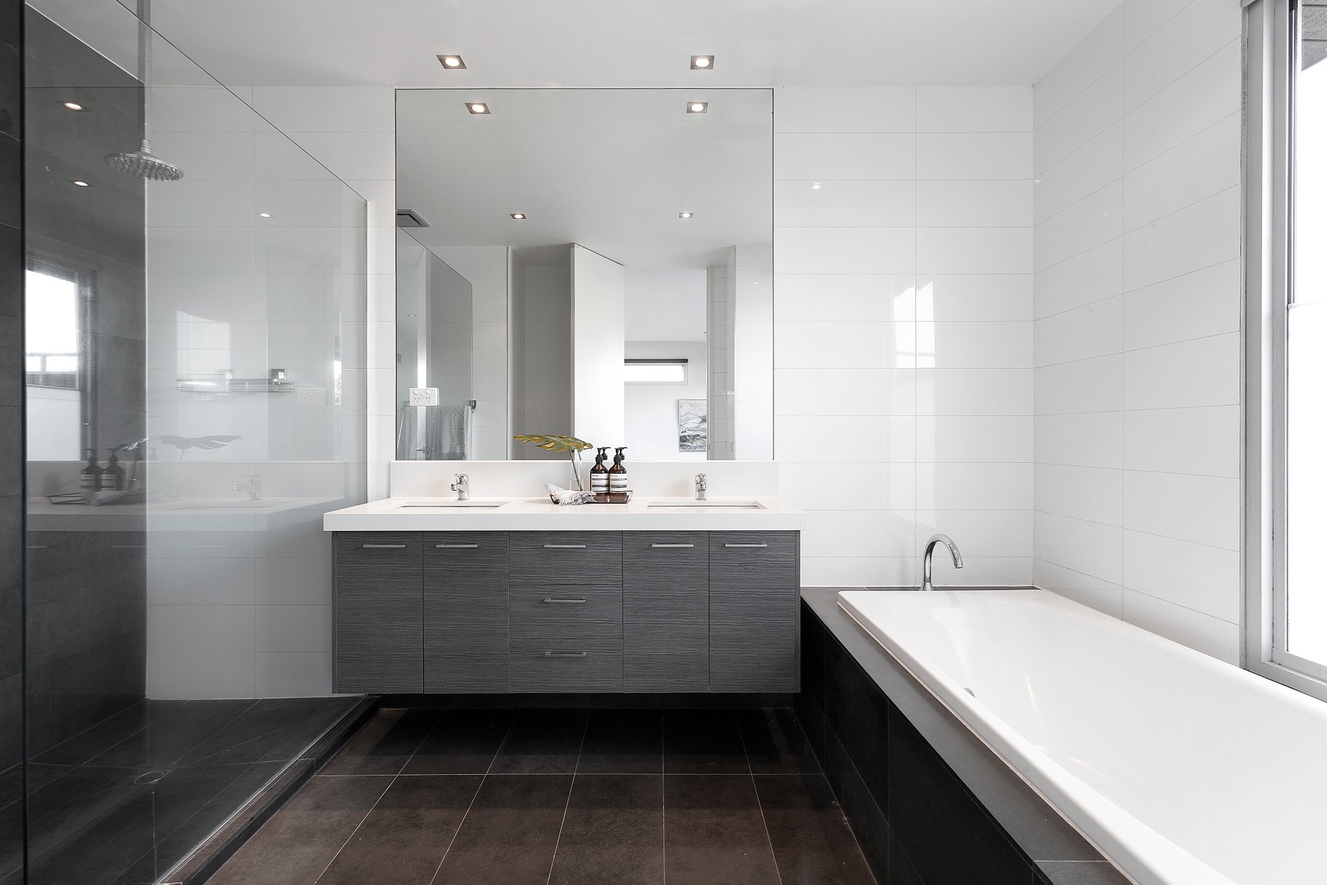 Property Gallery Thumbnail 6