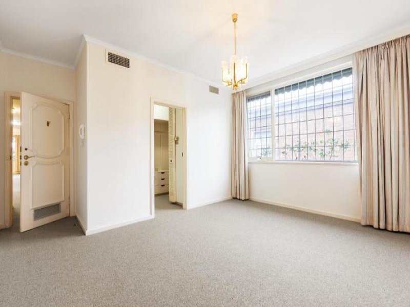 Property Gallery Thumbnail 3