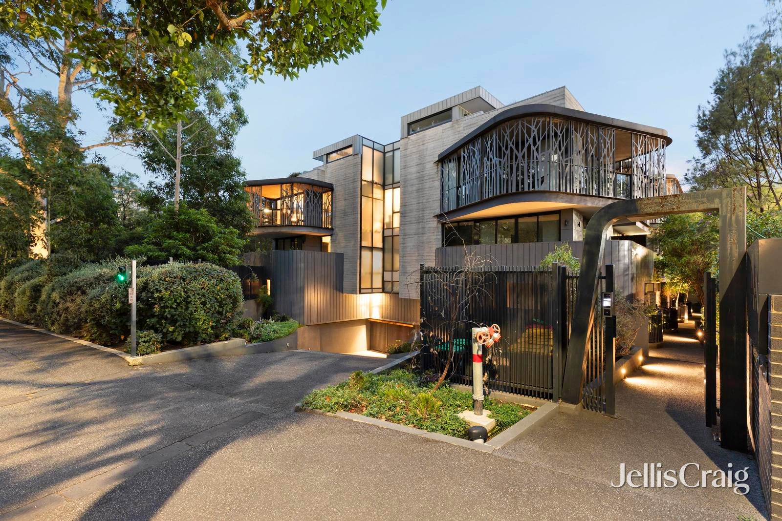 3/4a The Avenue, Parkville image 1
