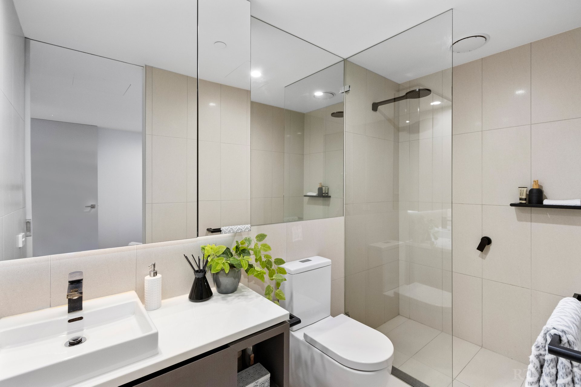 Property Gallery Thumbnail 6