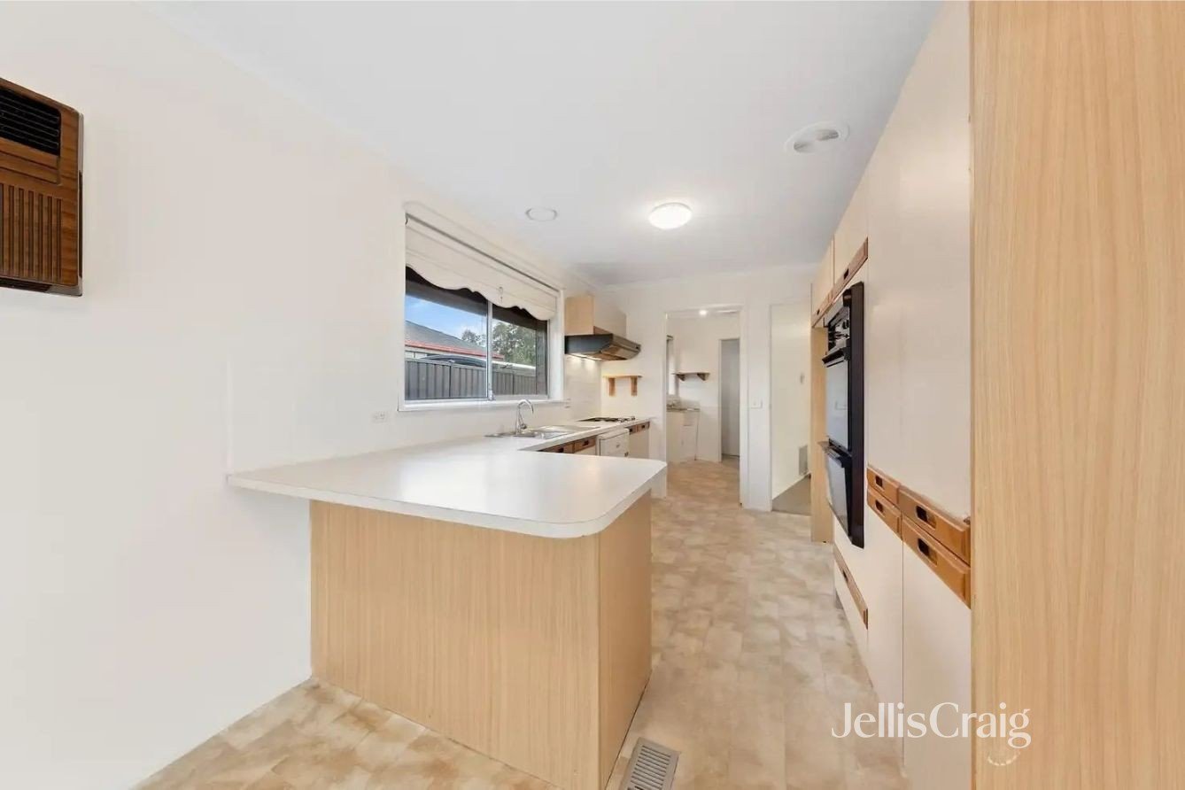 35 Angelique Grove, Albanvale image 5