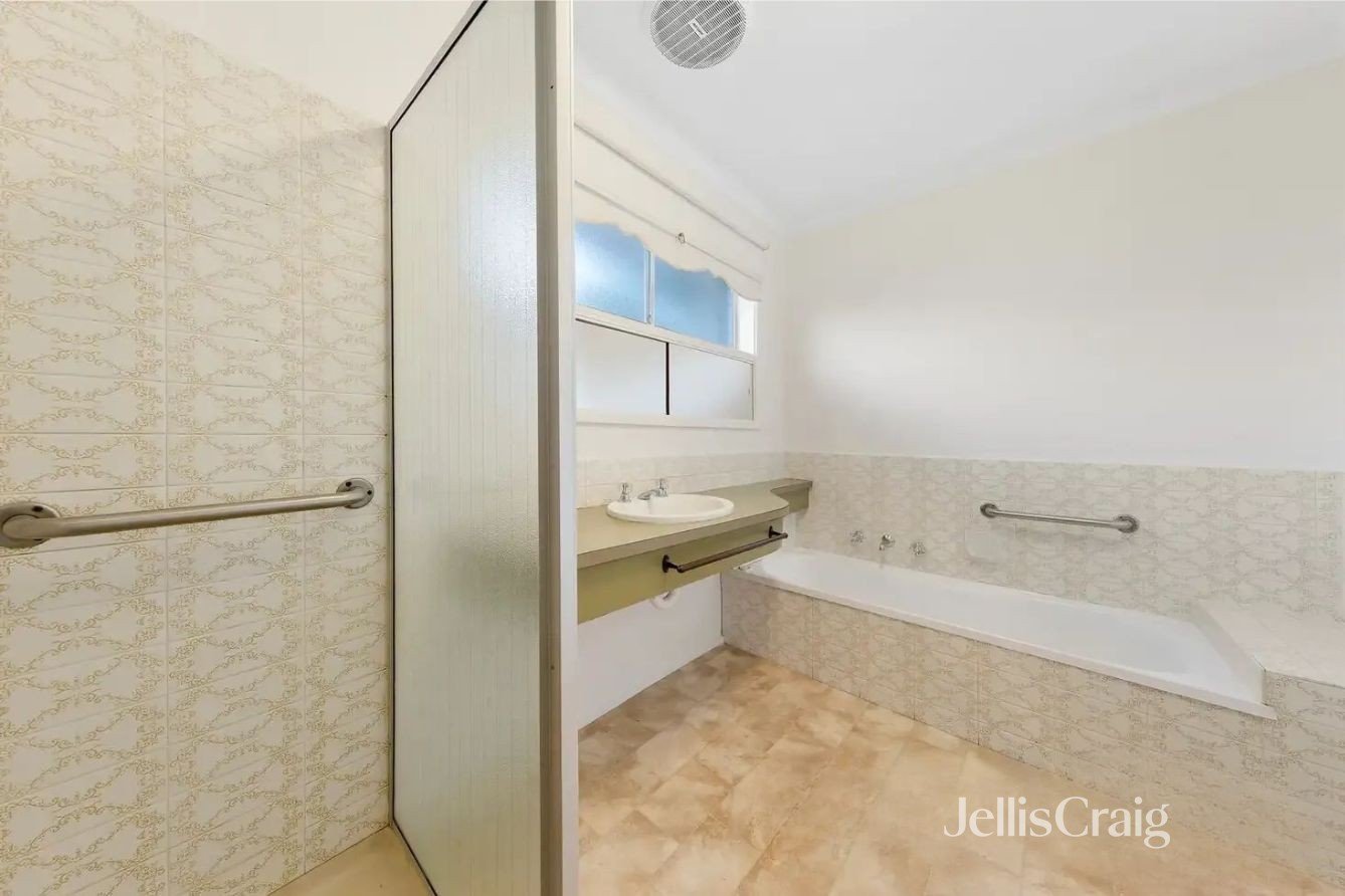 35 Angelique Grove, Albanvale image 9