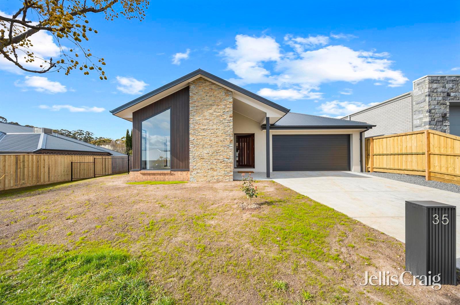 35 Apple Orchard Drive, Brown Hill image 1