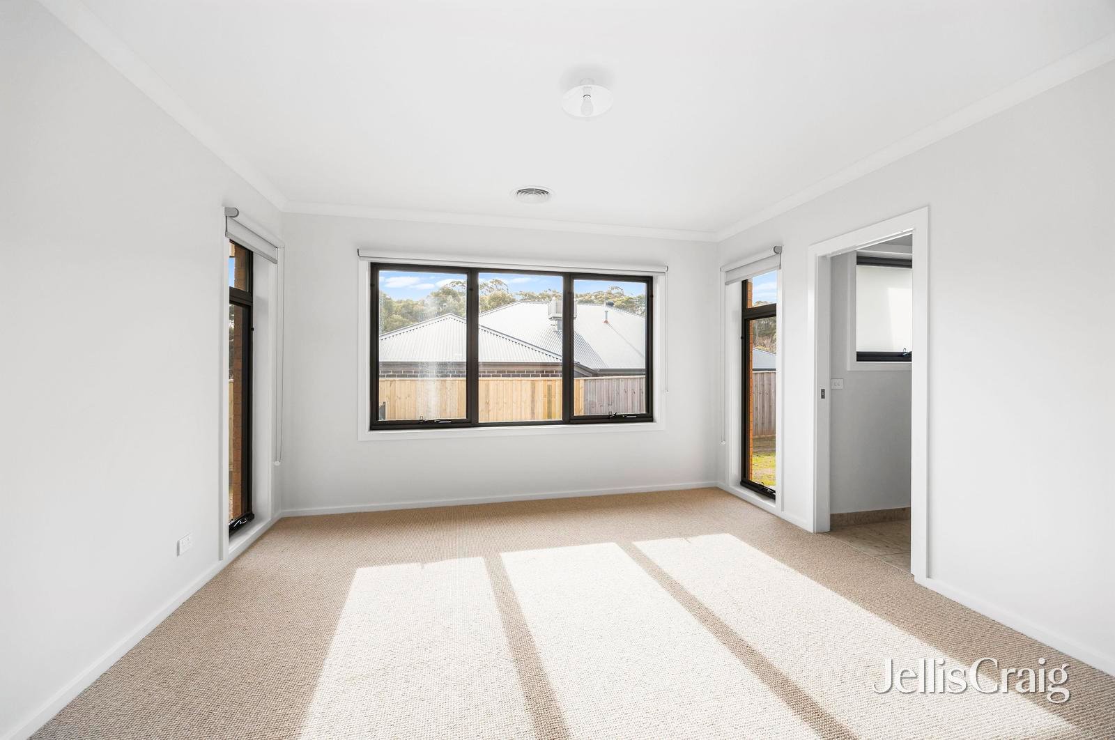 35 Apple Orchard Drive, Brown Hill image 8