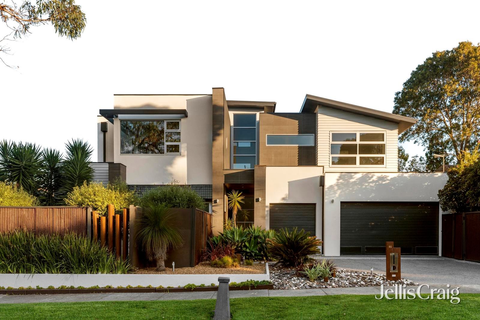 35 Appletree Drive Glen, Waverley image 1