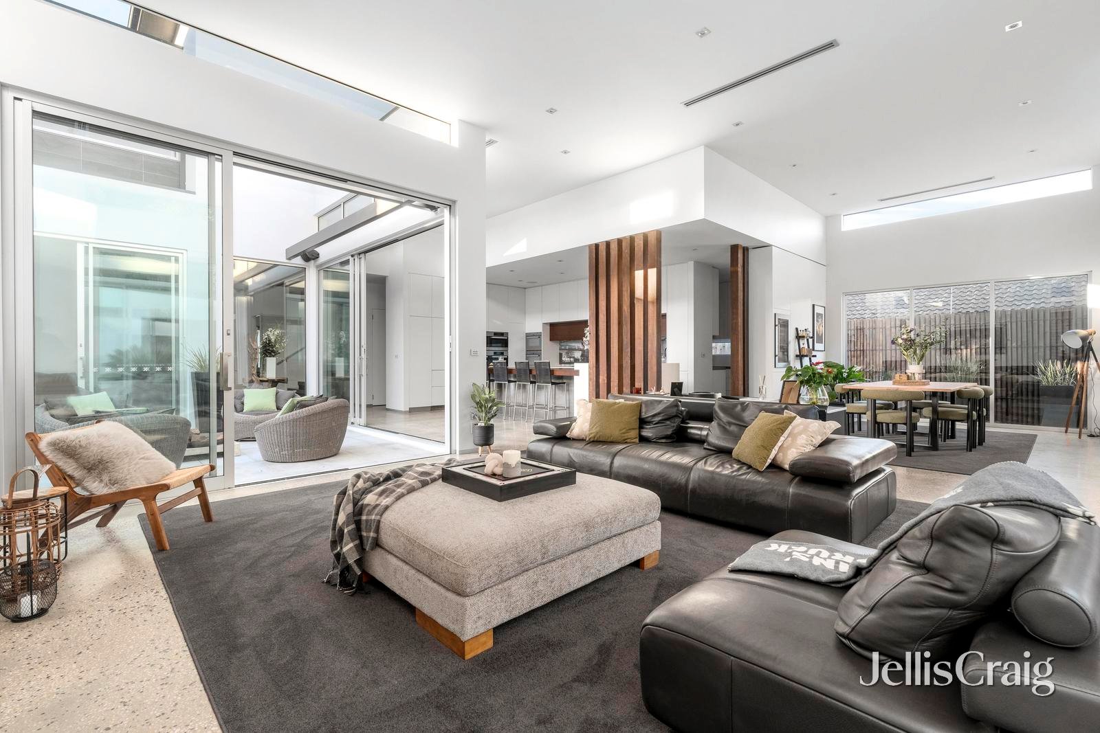 35 Appletree Drive Glen, Waverley image 2