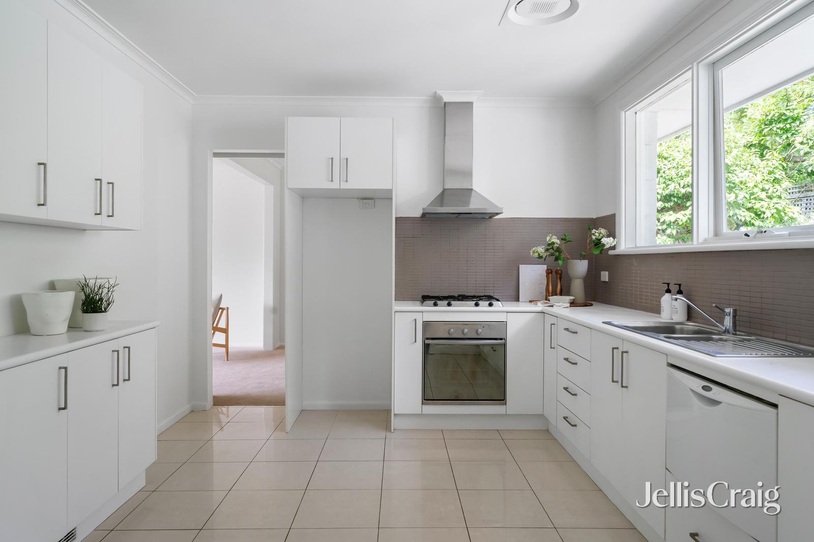 3/5 Boston Road, Balwyn image 4